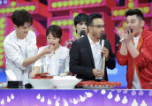 《天天》熊梓淇热舞喊麦样样行 贴心为谭松韵剥虾