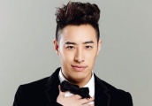 他是嘻哈导师和吴昕恋爱，当年火过力宏俊杰，和杰伦并称人气天王
