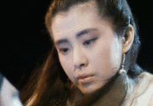 王祖贤近照曝光颜值回归 轻拨乌黑秀发似聂小倩穿越了