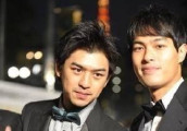 陈柏霖再展会拍照的男生魅力