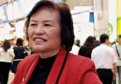 香港著名"丑女"，至今未嫁，却用毕生积蓄给内地建了一所小学