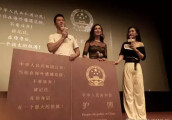 美女晒护照! 因为《战狼2》重新认识护照