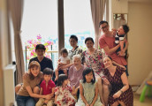 组图: 陈浩民老婆晒全家合影自比幼儿园 气氛温馨让人羡慕
