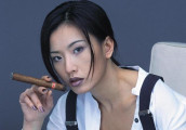 她刚从亚视过档TVB就戏约不断, 早年的不堪往事被再次重提