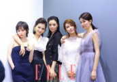刘涛锁喉式合影一下锁住大半个娱乐圈, 这好人缘真不是盖的!