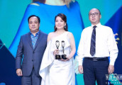 辛晓琪独揽“华语金曲”两大奖 现场献歌震慑全场
