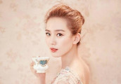 她与陈伟霆拍吻戏, 被称芭蕾小天鹅, 穿上粉嫩礼服很温婉