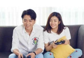 陈氏夫妇婚后首次同台一字裙露香肩, 陈妍希不配陈晓惹争议