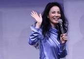 王菲带女儿李嫣外出被拍，网友：装酷也没用，真的是老了