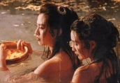 古装剧美人泡花瓣澡, 范爷最美, 赵薇最惨, 不过这最后一位是怎么事?
