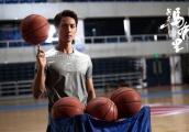 吴尊拍吻戏脸红到不行 在林依晨腿上坐了十分钟 被导演骂滚