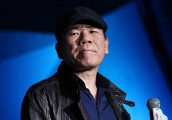 他是歌坛最丑男歌手, 但却有一颗温柔心, 如今生活幸福美满!