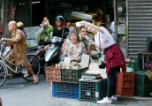 王鸥与明道家人见面 帮林妈妈吆喝卖红薯