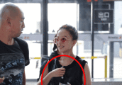 张韶涵穿皮裙, 胸前无料 网友: 旁边光头男看完后, 表情无法描述!