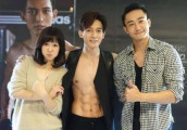 娱乐圈这个伪娘炮, 脱掉衣服直接把我吓趴下