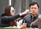 同样是未婚先孕, 三个孩子妈! 为啥吴佩慈被群嘲, 梁洛施受追捧?