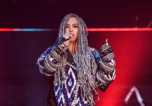 《赞》张惠妹高雄世界巡迴演唱会“脏辫”酷炫霸气屌爆天, 全场欢呼!