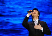 他的歌声他的段子相信征服了无数观众! 姐姐已出家小哥至今单身