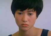 被邵逸夫点名力捧，她为养一家八口拼命拍戏被火烧伤，至今未嫁