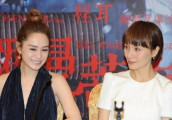 39岁袁泉和阿娇同台, 虽然少女感不及她, 但是气质很好, 完全没输