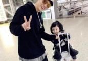 张丹峰最新机场照 网友: 他女儿真是太美了