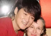 歌坛巨星, 妻子像70岁老人, 只因曾同甘共苦, 为爱31年不离不弃