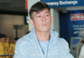 陈冠希机场再爆粗口, 网友说: 是男人, 就放过冠希哥!