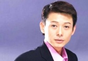 他曾是央视一哥，辞职后先做演员后从事幕后工作，如今56岁被赞冻龄