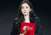 杨幂获“最佳女演员”奖，刘恺威抱着小糯米逛商场，双方互不打扰