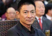 他刚走红就膨胀，得意忘形破口大骂刘德华，今47岁被封杀生活落魄