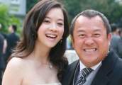 45岁曾宝仪男友曝光，和黄子佼差距太大，难怪曾志伟一直不肯公开