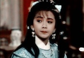 与梁朝伟相恋6年，被闺蜜横刀夺爱，2段婚姻现与儿子相依为命
