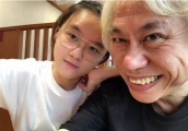 17岁少女爷孙恋6年后，依旧甜蜜，李坤城：她不是小孩子！