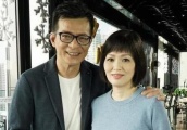 “五虎”婚史：刘德华花心，黄日华痴情，而他的老婆比他小25岁