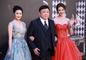 王晶老爸王天林出殡：影坛大佬谢贤扶灵，赵雅芝夫妇戴墨镜现身