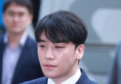 被曝在郑俊英聊天室的RoyKim，曾是韩娱第6富二代，父亲还是会长