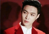 EXO“八缺LAY”黄子韬刚实“三缺艺”， 张艺兴的人缘哪儿去了？