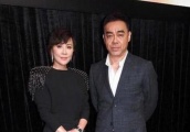 53岁刘嘉玲与53岁吴君如，同台亮相气质大不同，女神也老了！
