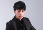 陈志朋现身上海时装周，妖气十足辣眼睛，网友：不是被逼的吗？