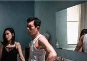 女星只穿性感内衣拍摄浴室镜头！搭档竟然是古校长？