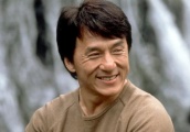 张晋拍戏头撞门框，后背也受了伤，老婆蔡少芬发文显心疼