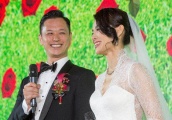李承德一家五口现身机场，胡杏儿获公婆护驾，四人其乐融融很幸福