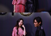 向佐郭碧婷甜蜜合体大秀恩爱！两人造型堪称“美女与野兽”