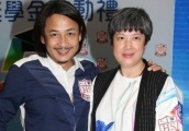 结婚九年造人成功！前TVB男星兴奋晒52岁老婆大肚照：临盆在即