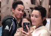 两岁生日 TVB女歌手和老公晒亲亲女儿温馨照 女儿表情很可爱