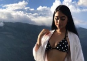 欧美女星jailyne ojeda海边度假，网友：身前身后都很美！