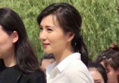 39岁陈好带全家人吃日料，小女儿的发型亮了