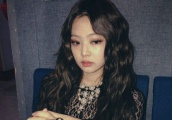 Jennie把成员当保姆，从出道就是“公主级”待遇，谁让她红呢？