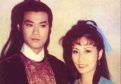 72岁张无忌赵敏再续前缘，郑少秋汪明荃缘分45年，两人都似冻龄