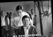 他是通缉犯，改名后成演员，曾出演《潜伏》，因演技太好认出被抓